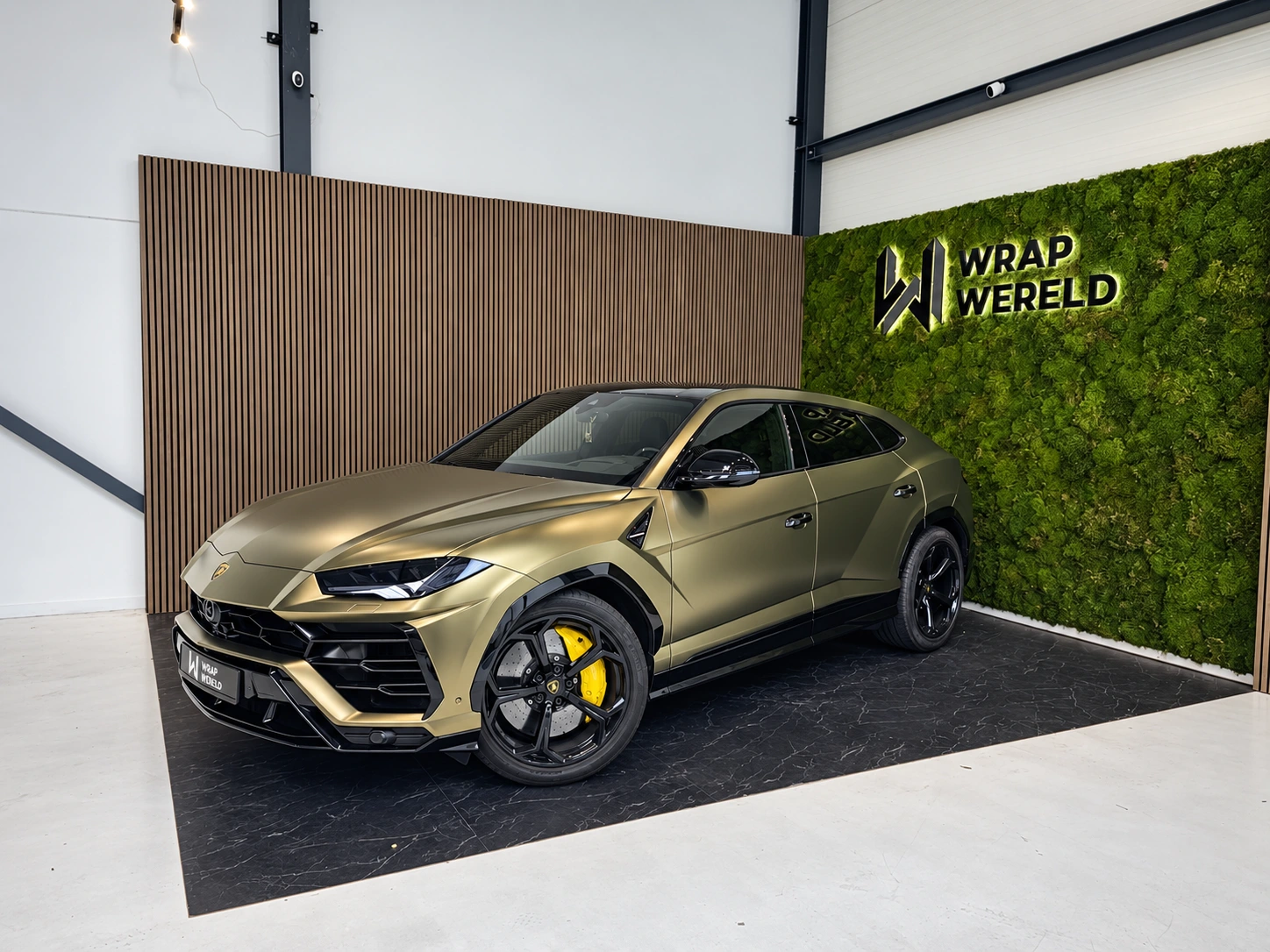 Lamborghini Urus wrapped in Teckwrap Bond Gold