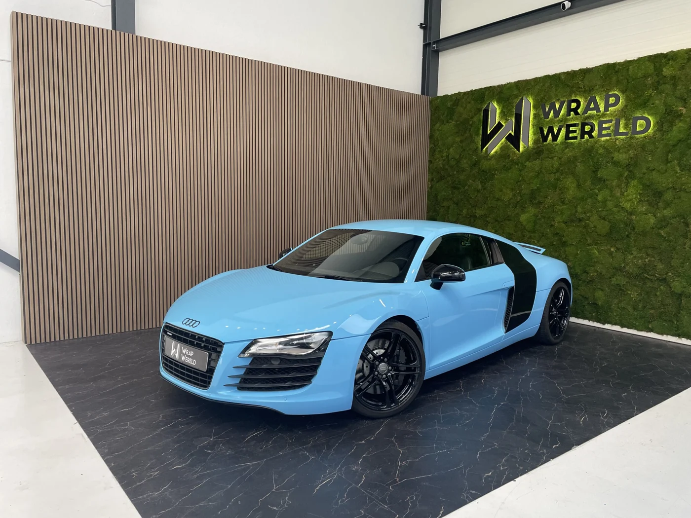 Audi R8 — Gloss wrap