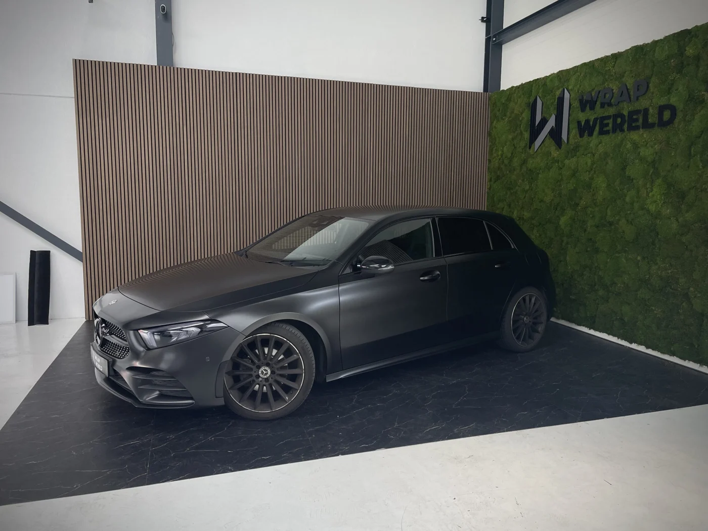 Mercedes A Klasse — Satin wrap
