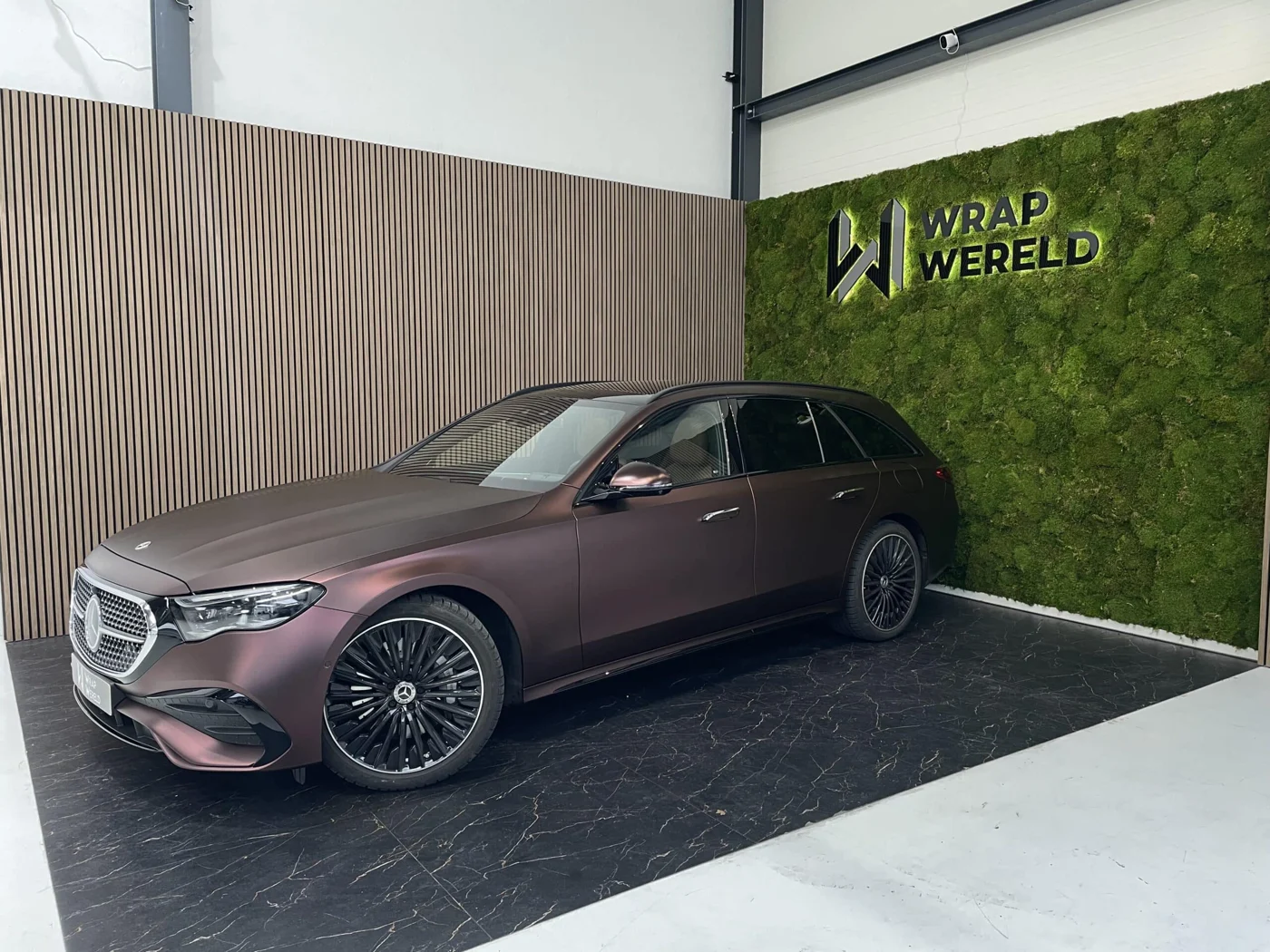 Mercedes e Klasse — Satin wrap