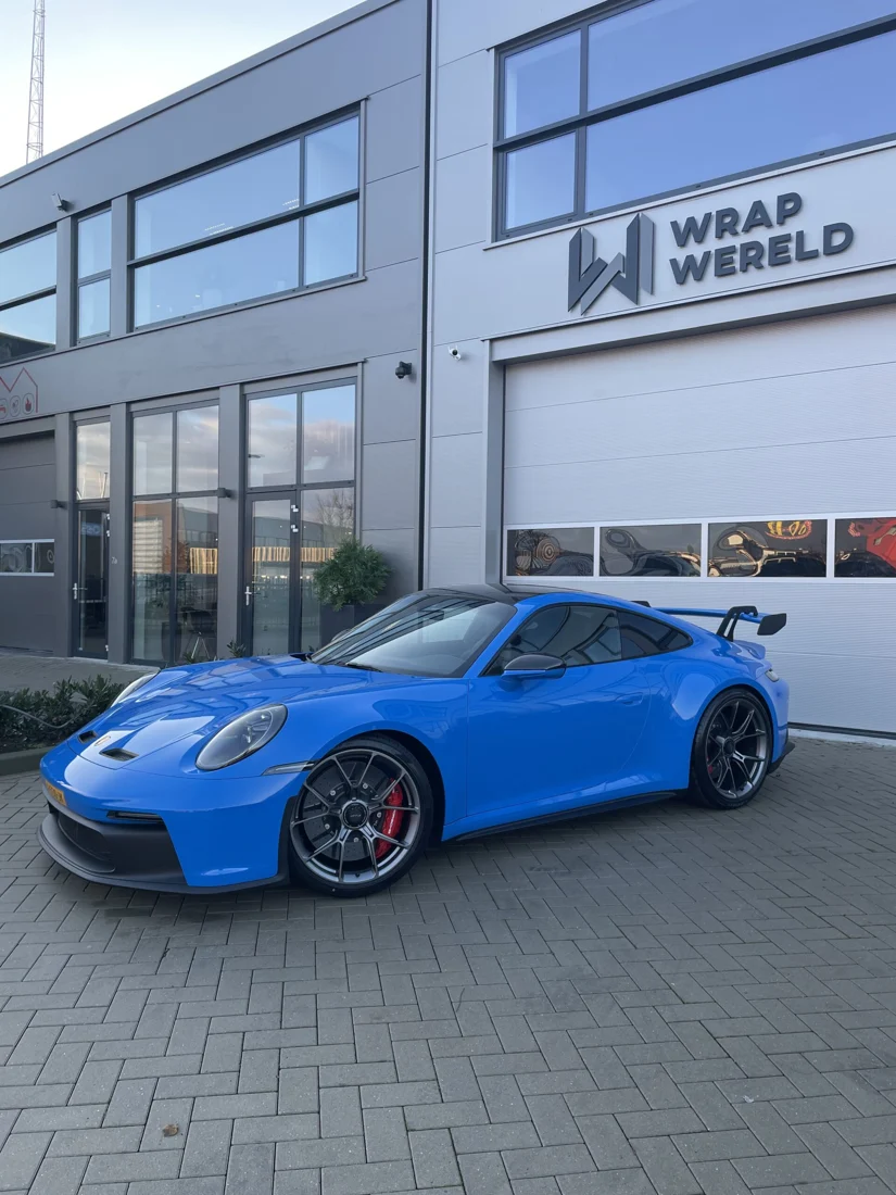 The complete blue Porsche GT3 protected with XPEL PPF
