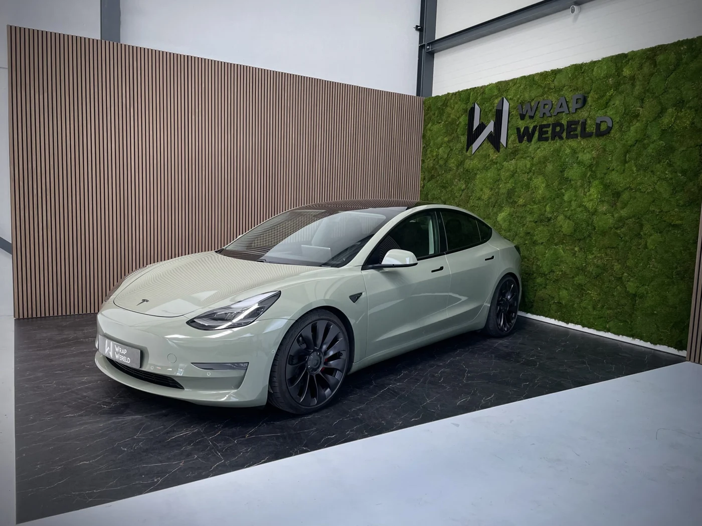 Tesla Model 3 — Gloss wrap