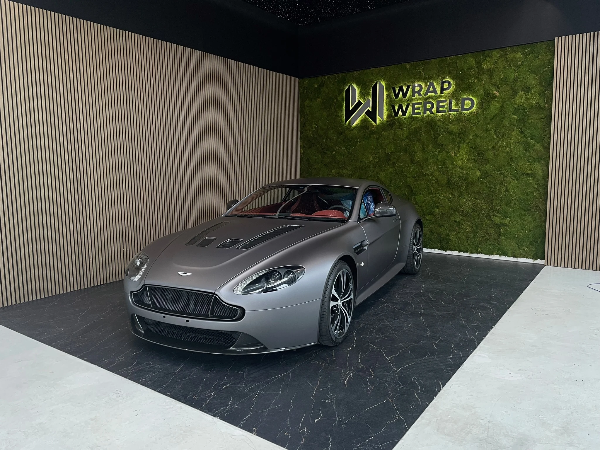 Aston Martin V12 Vantage — Matte wrap