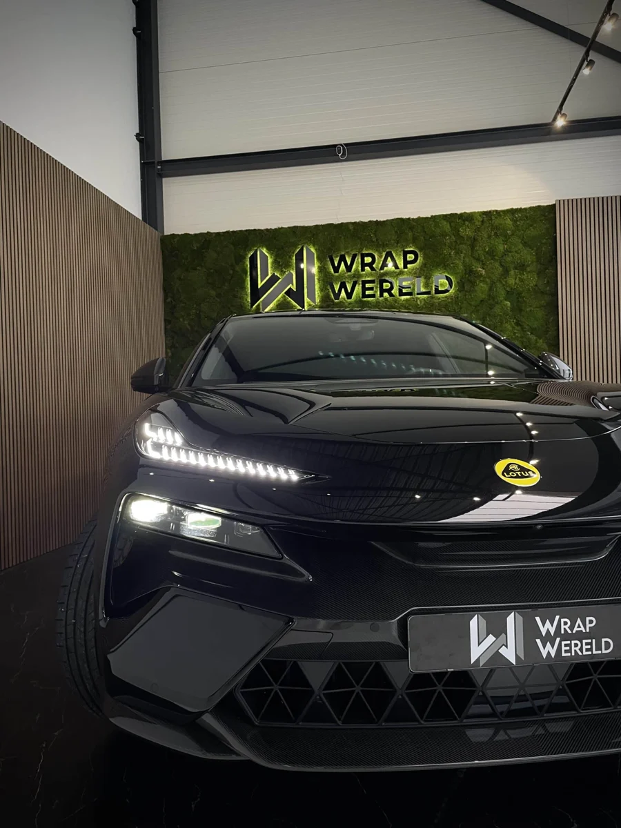 Front end and lights of the Eletre R