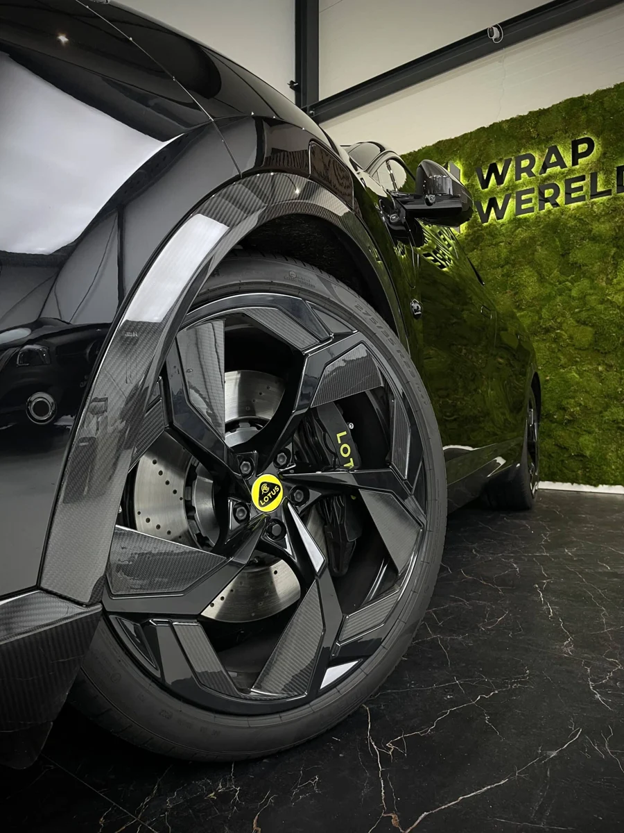 Wheel and glossy black front wing of the Lotus