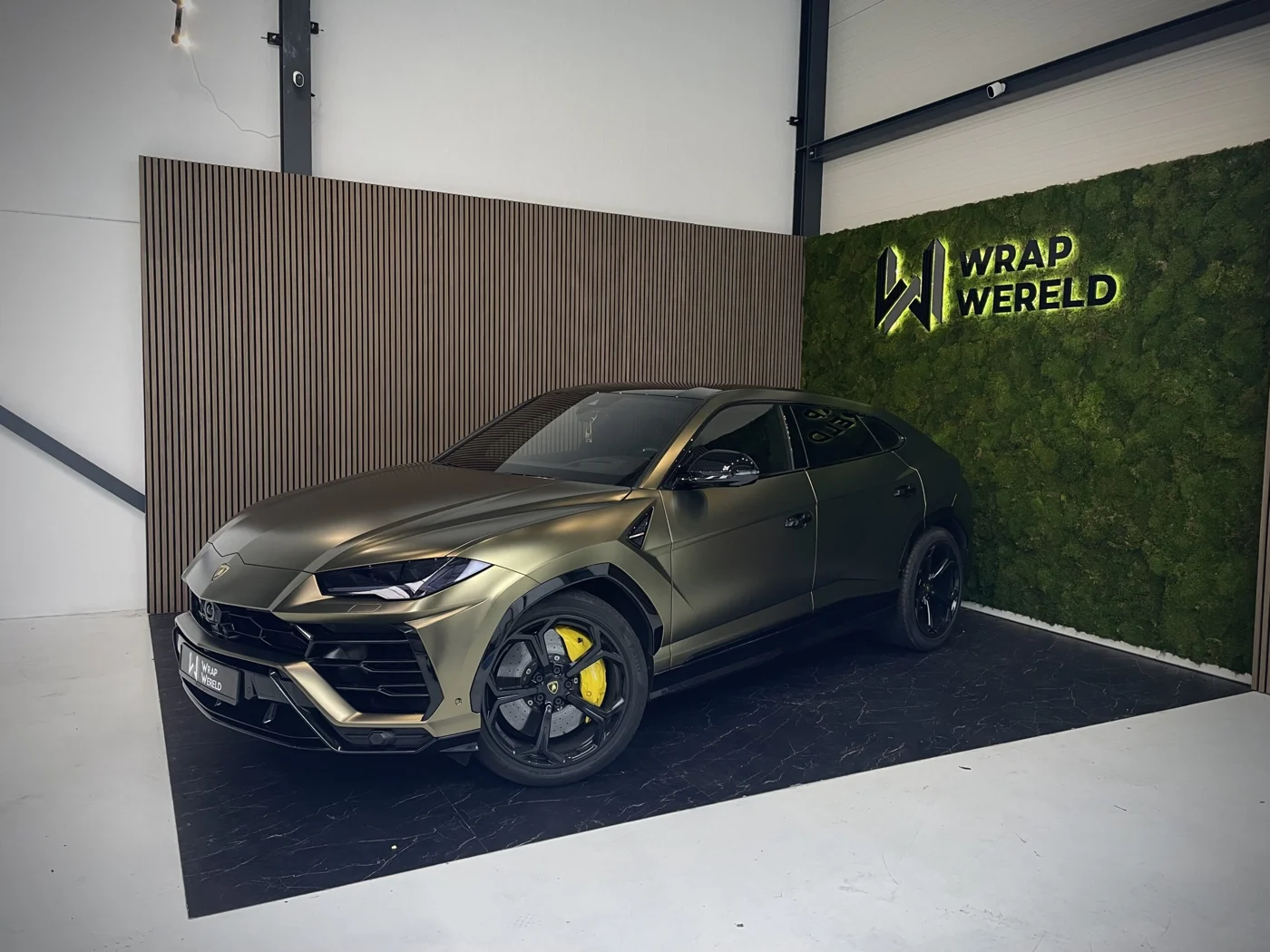 The complete Lamborghini Urus in Teckwrap Bond Gold at De Wrap Wereld